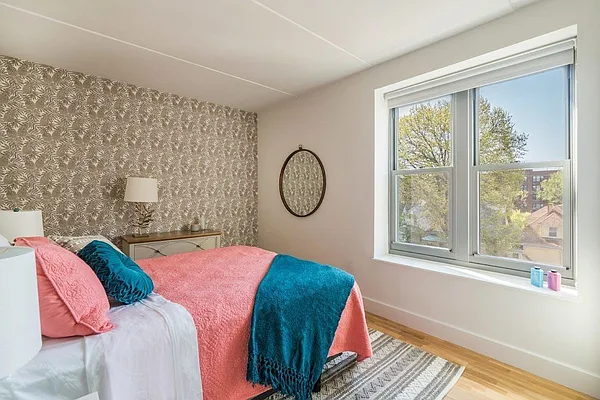 Rented by Lisa Management | media 22