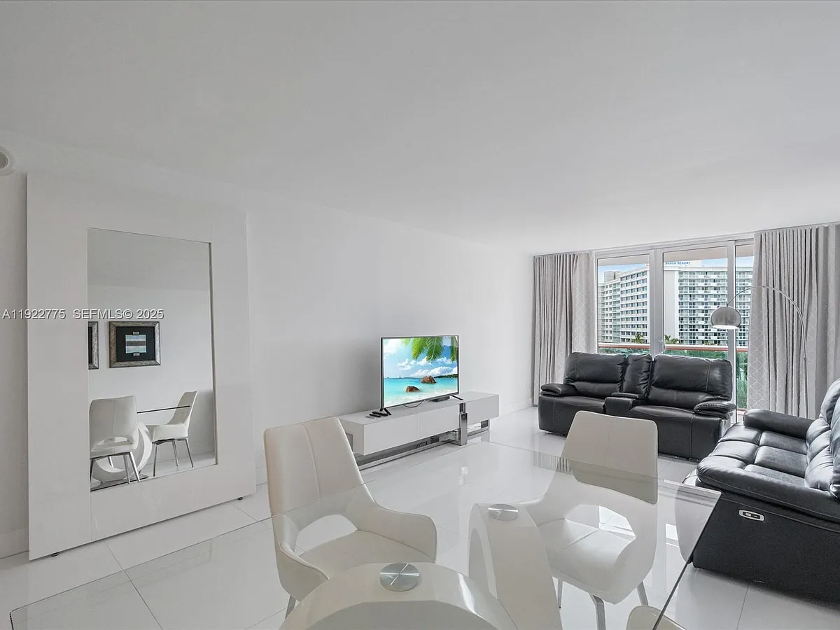 Building Photo - 19370 E Collins Ave #627