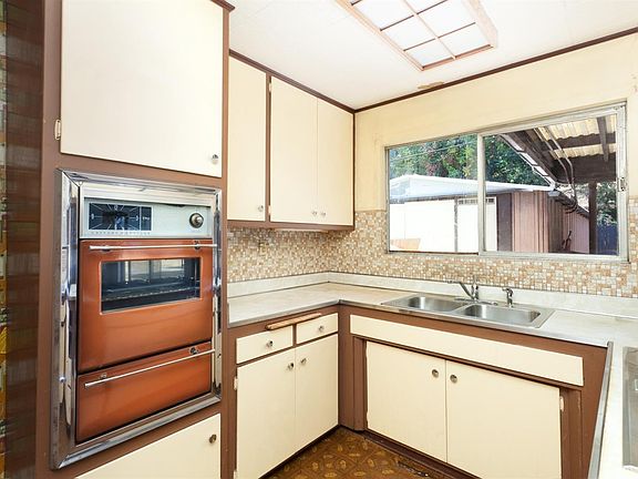 3rd image of 7806 Mayan Ct