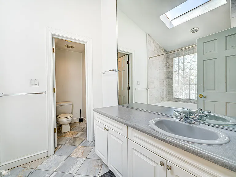 1517 W Irving Park Rd #CH — Photo 21