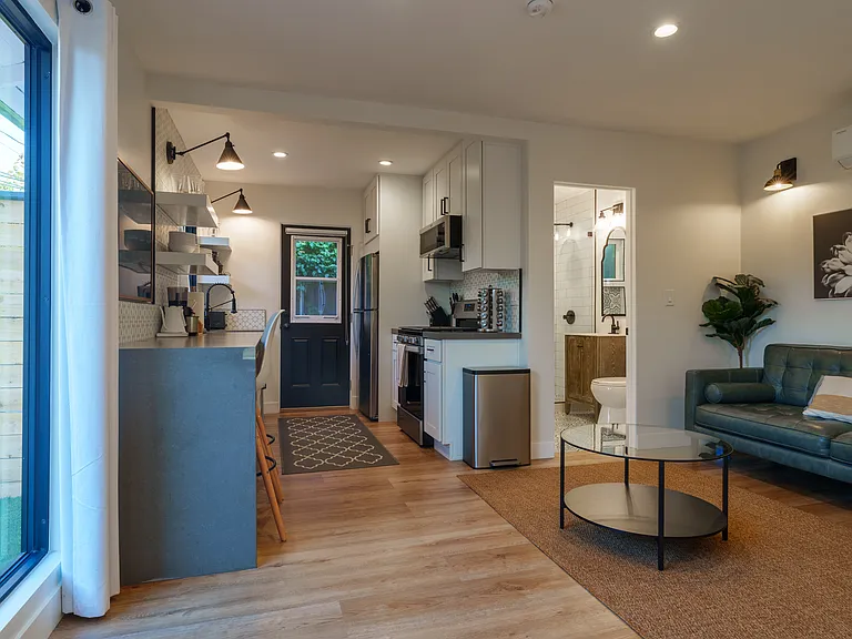 1626 Castillo St #A — Photo 12