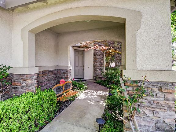 3rd image of 3762 Clubside Ln