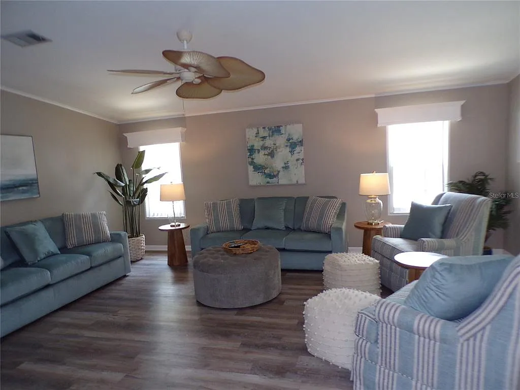 2 bed, 2.0 bath, 1196 sqft, $1,900 — Photo 4