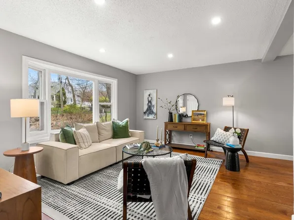 357 Boylston St APT 5, Lowell, MA 01852