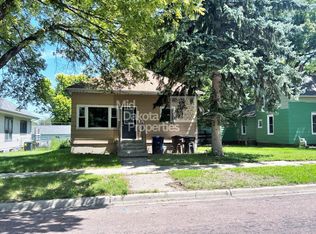 404 S Minnesota St, Mitchell, SD 57301