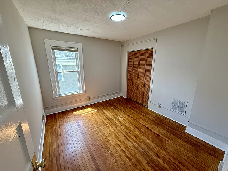1919-21 Burnet Ave #2 — Photo 3