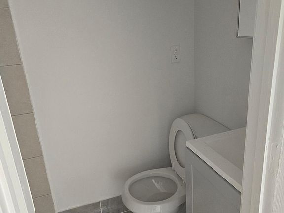 4th image of 275 York Ave #1