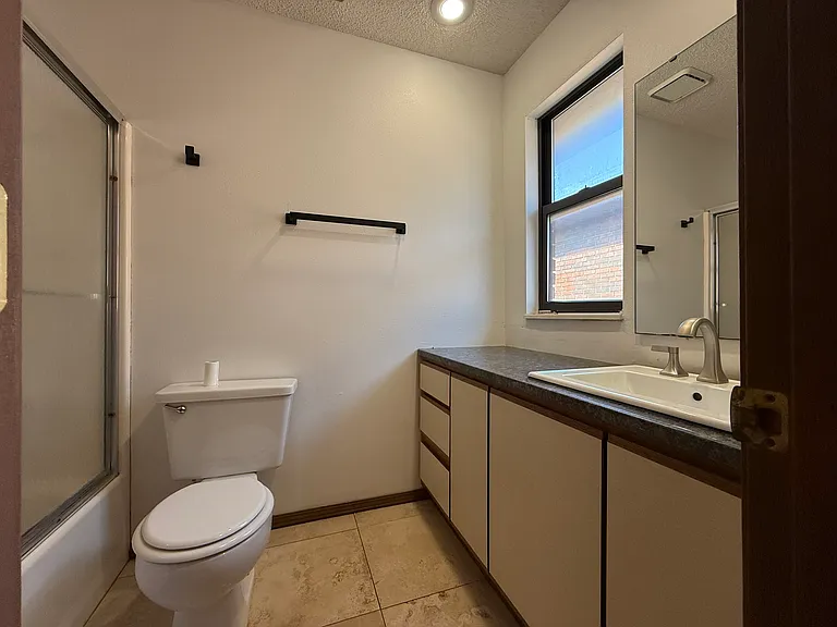222 E Edgewood St — Photo 15