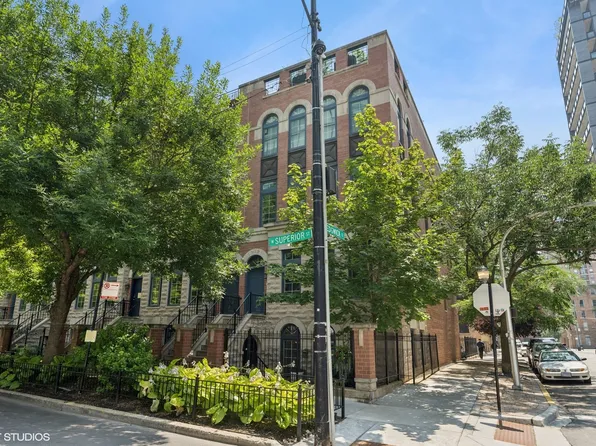 369 W Superior St Unit A, Chicago, IL 60654