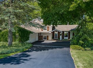 25W256 Kame Ct, Naperville, IL 60563