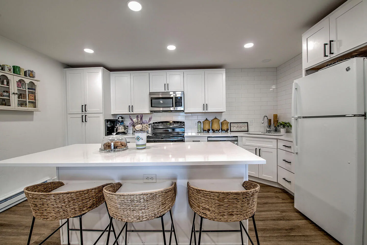 2 bed, 780 sqft, $3,650 — Photo 2