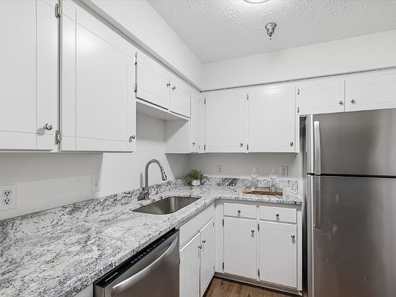 3rd image of 1808 State St APT 311