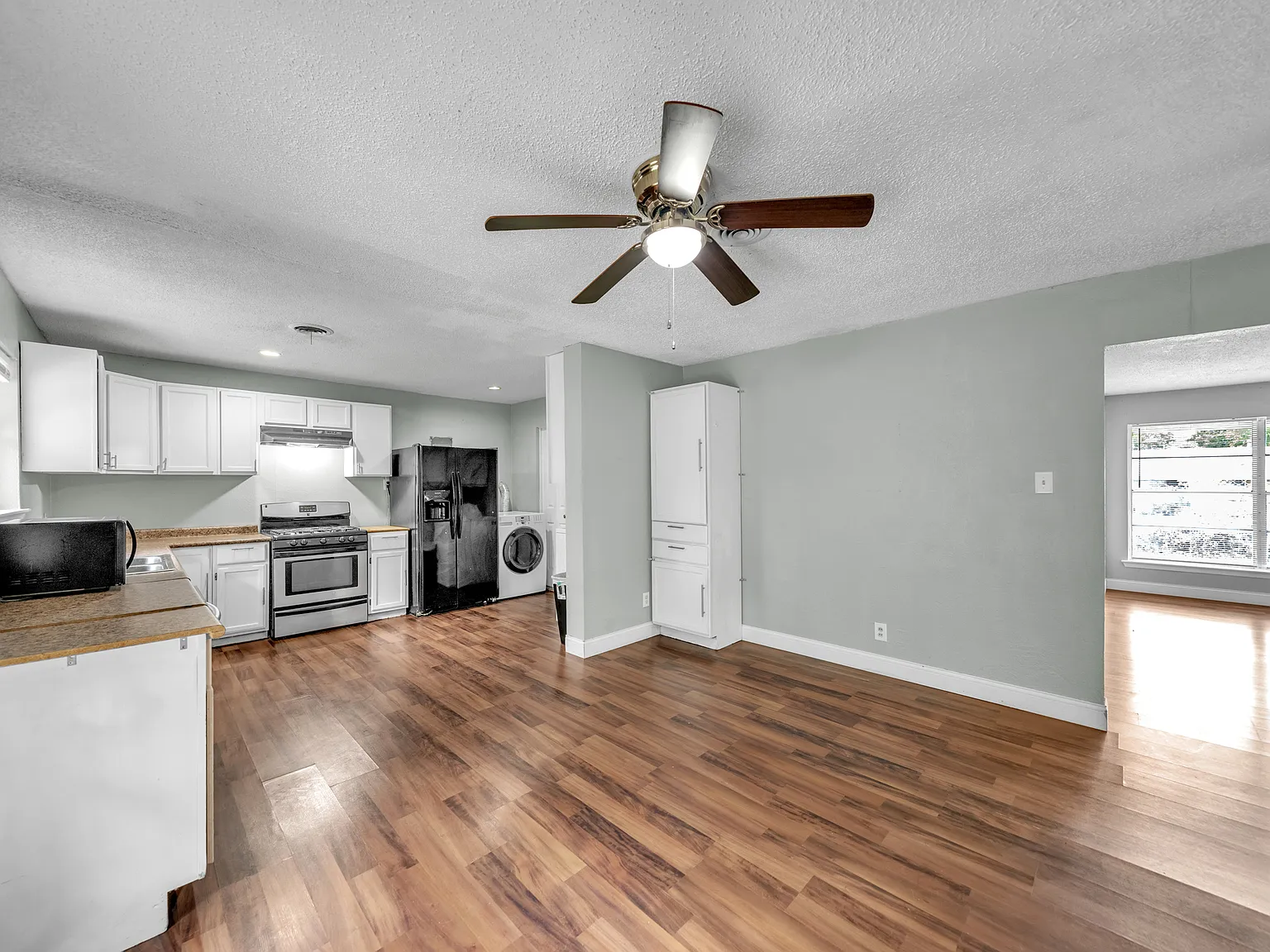 4621 Darla Dr — Photo 2