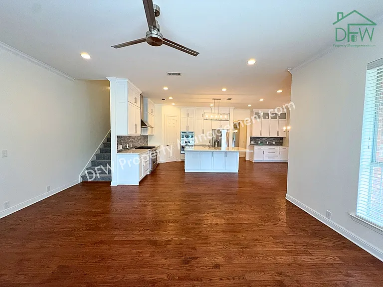 1205 Golden Gate Dr — Photo 5