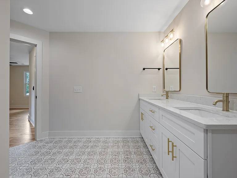 1004 Virginia Ave — Photo 9
