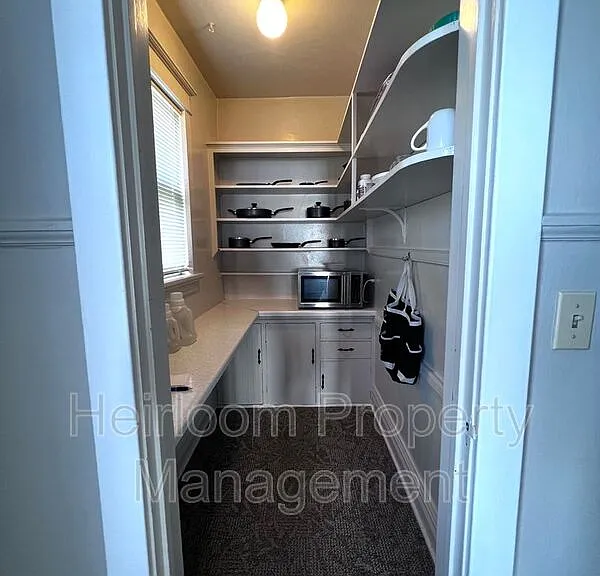 17 E 6th St #2 — Photo 6