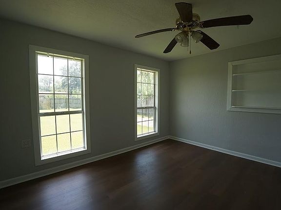 4th image of 306 Center Way St