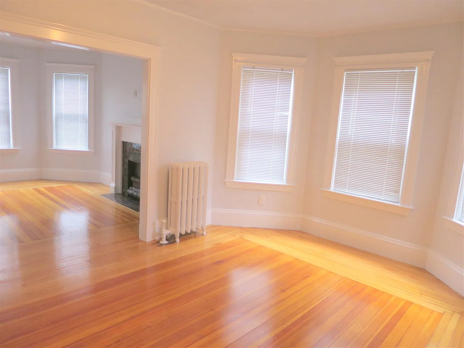 3 bed, 1277 sqft, $3,450 — Photo 2