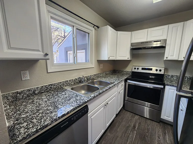 223 N Race St #C — Photo 6