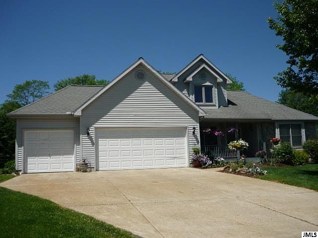 1st image of 2012 W Coachlight Dr