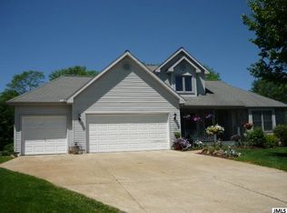 2012 W Coachlight Dr, Jackson, MI 49201