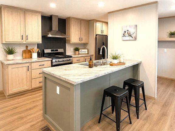 2nd image of 61 Lois Ln #61