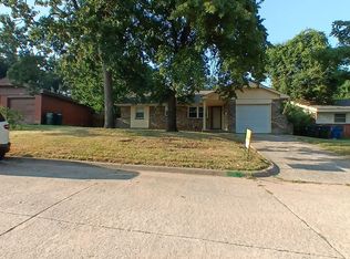 1320 Parkwoods Ct, Midwest City, OK 73110
