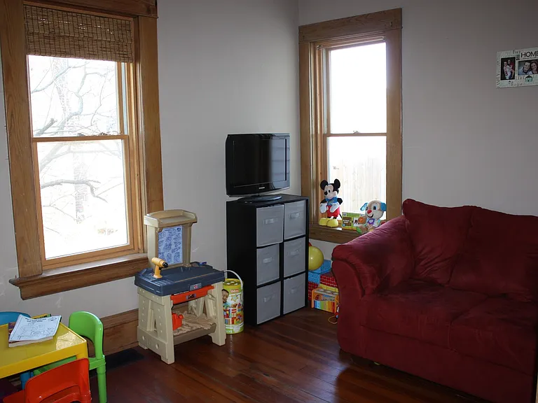 506 Broadway St — Photo 8