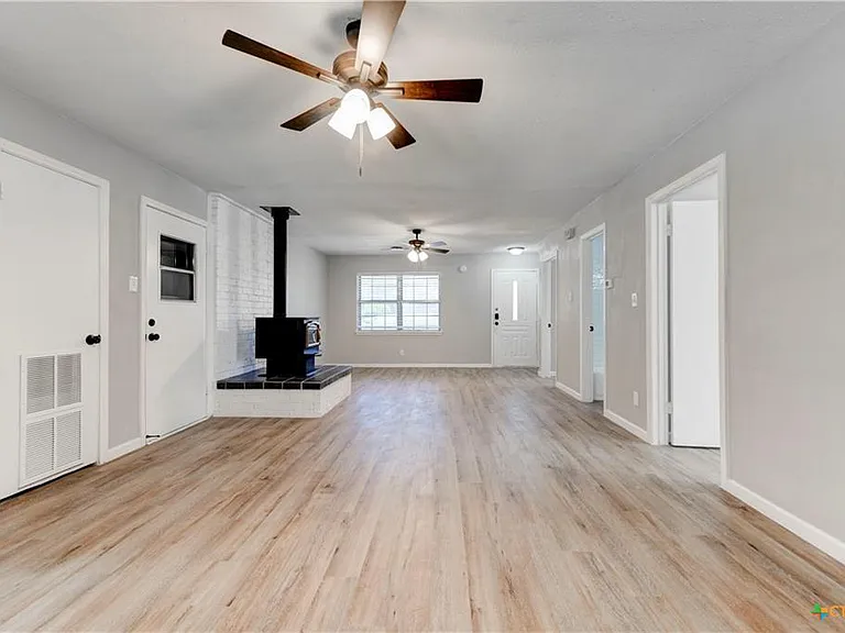 1228 Chippendale Dr — Photo 3