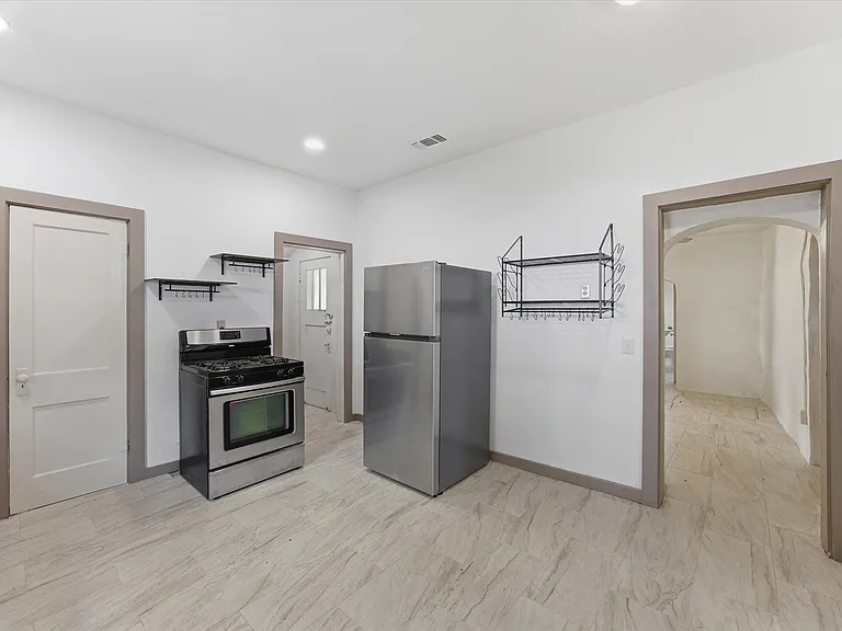 4876 E Williams Spring Rd — Photo 5