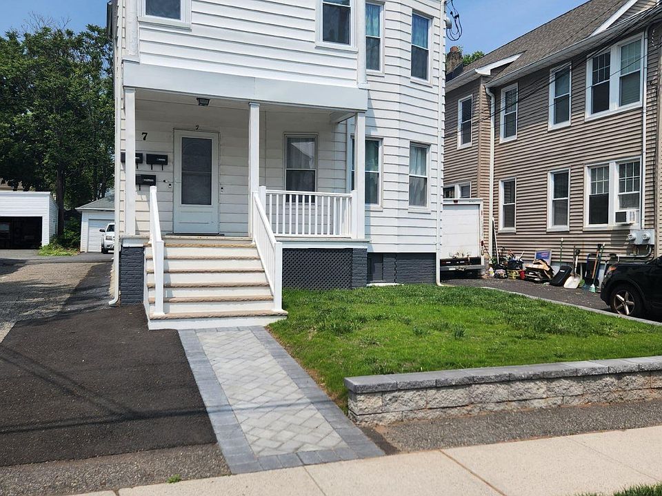 1st image of 7 Swaine Pl #3