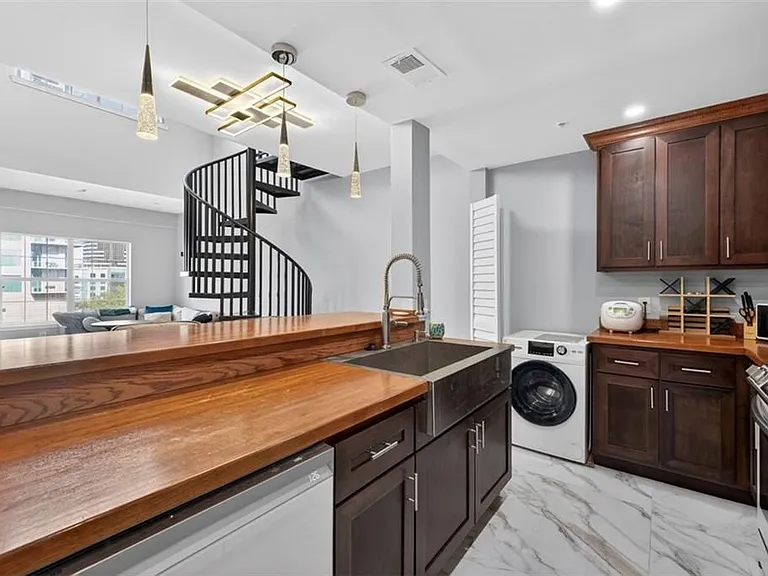 1075 Peachtree Walk NE #A512 — Photo 7