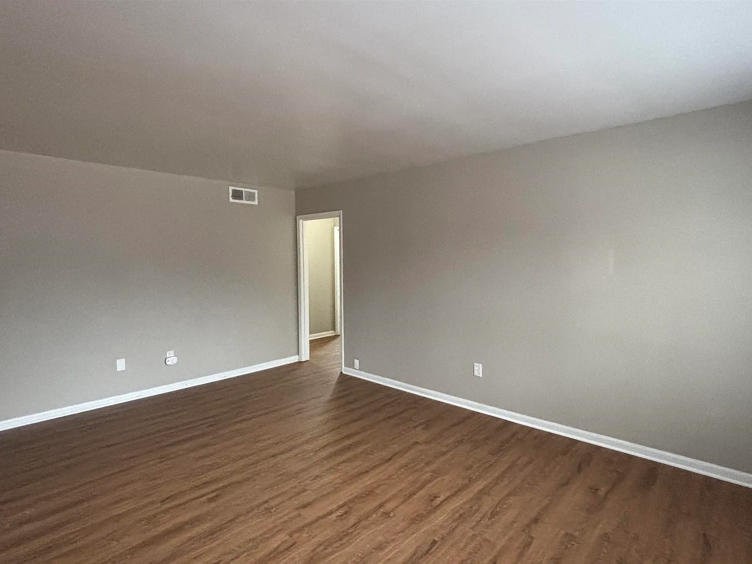 3 bed, 1.5 bath, 1125 sqft, $1,450 — Photo 4