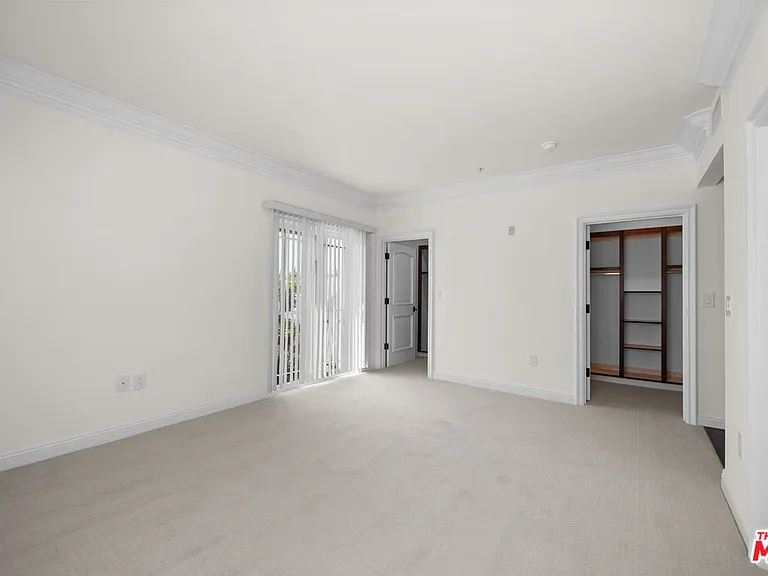 837 Crenshaw Blvd #301 — Photo 35