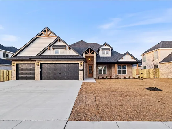 1320 Tiffany St, Centerton, AR 72719