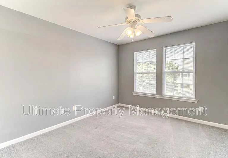 502 Shortfin Dr — Photo 8