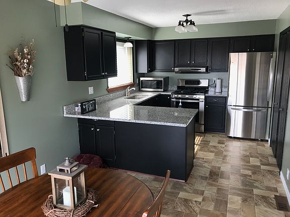 3rd image of 3141 Riverwood Dr