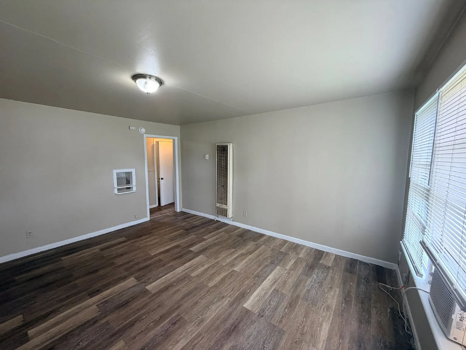 2 bed, 1.0 bath, 780 sqft, $700 — Photo 3