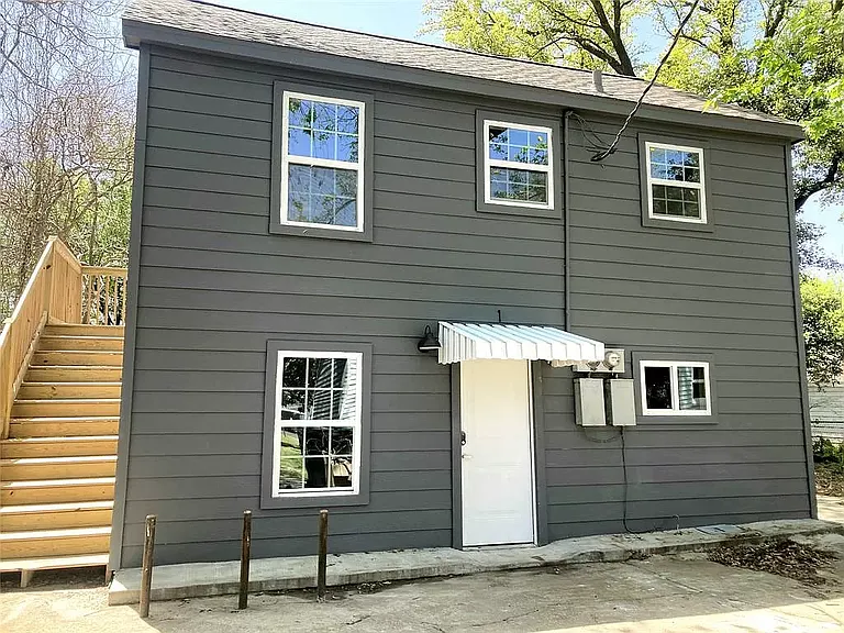 908 Eleanor St #B — Photo 2