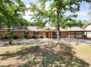 818 Country Club Rd, Bowie, TX 76230