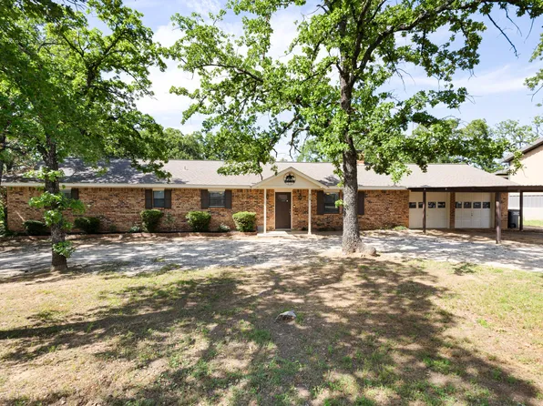 818 Country Club Rd, Bowie, TX 76230
