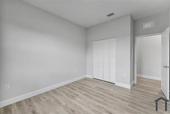 727 Cane St E — Photo 8