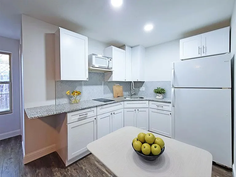 1244 Valencia Ln — Photo 3