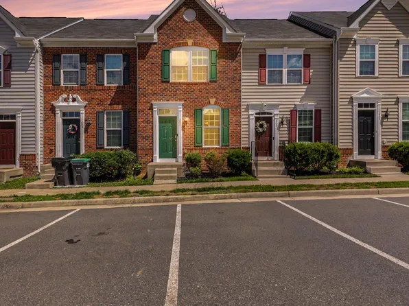 207 Streamview Dr, Fredericksburg, VA 22405