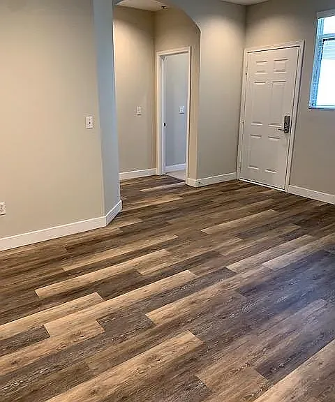 3x2 / 1240 sf - View of entry