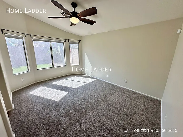 445 E Cantebria Dr — Photo 11
