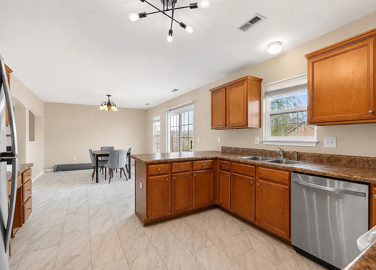 3 bed, 2.5 bath, 1800 sqft, $1,895 — Photo 3
