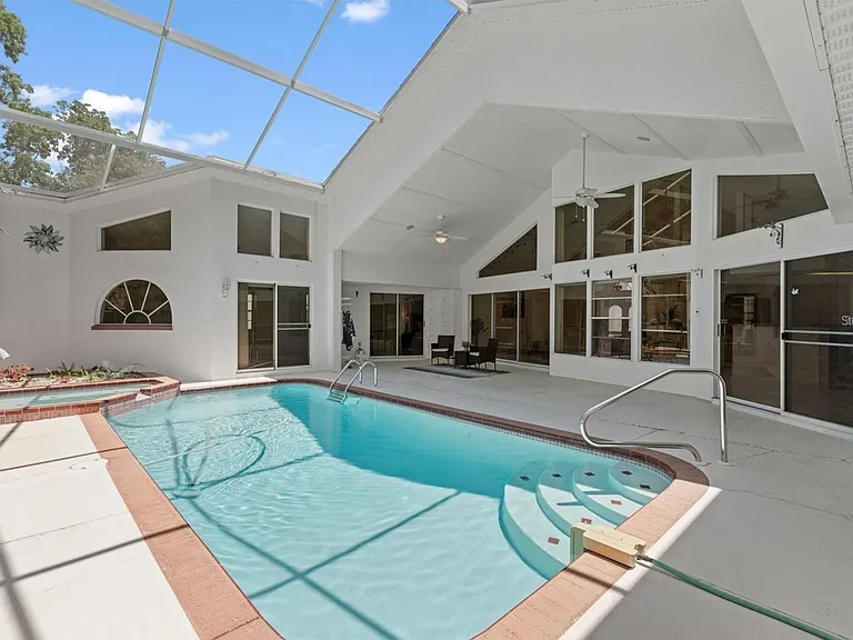 18561 Winding Oaks Blvd — Photo 2