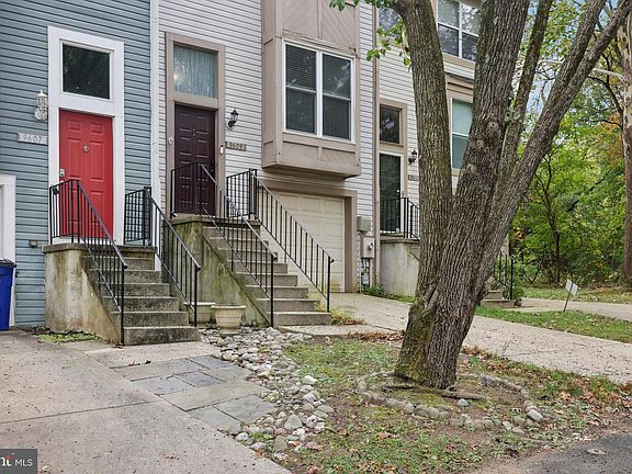 3rd image of 9609 Clocktower Ln