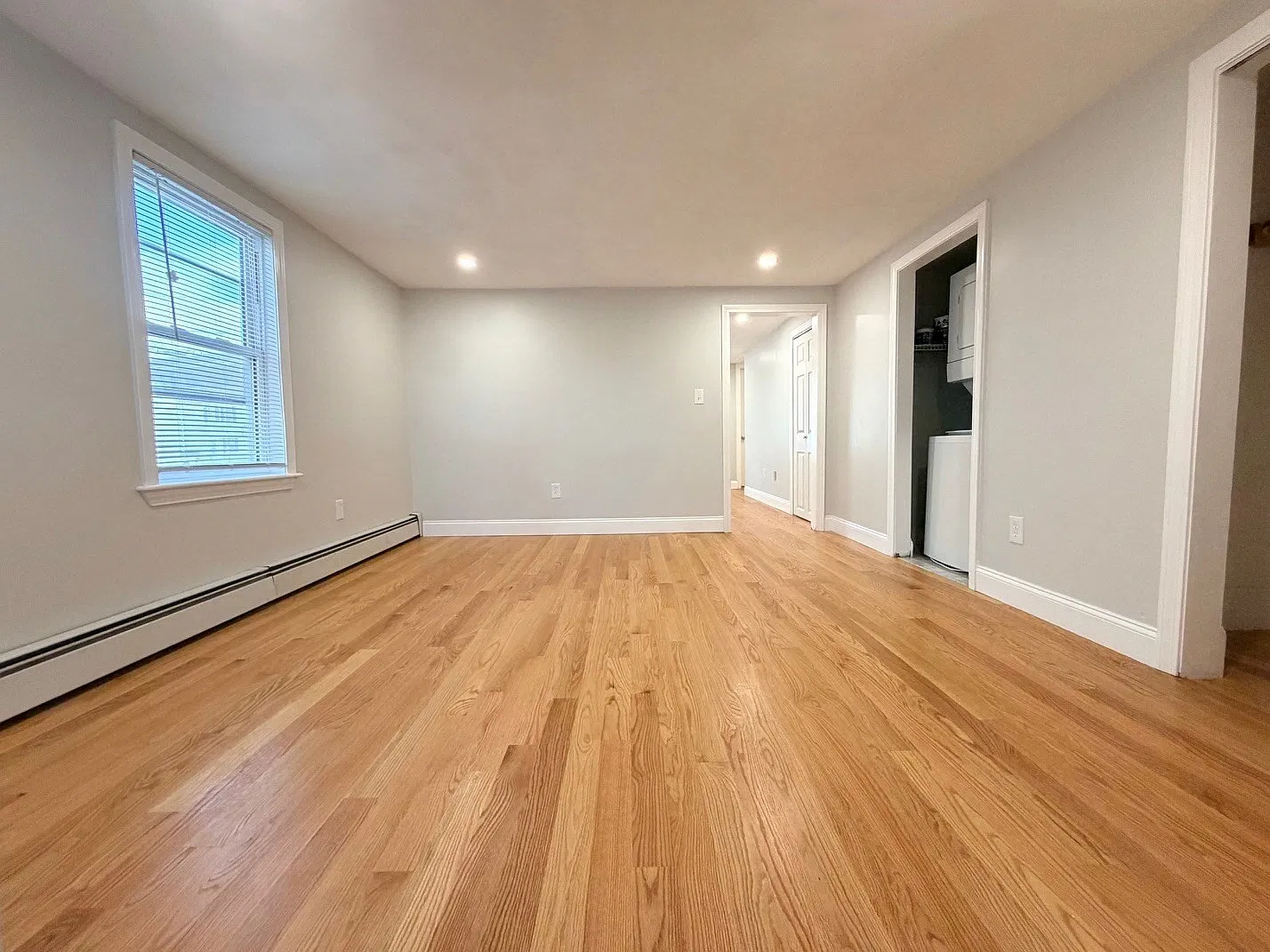 4 bed, 3.0 bath, 2000 sqft, $4,000 — Photo 2